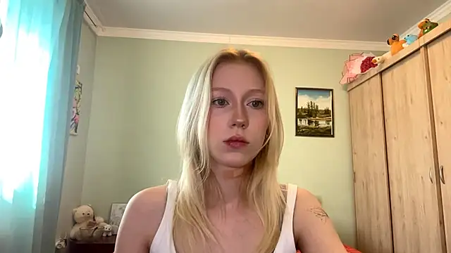 Snapshot of BossedFrog chatting on 10, 6, 2026 BossedFrog online show from 10, 6, 2026