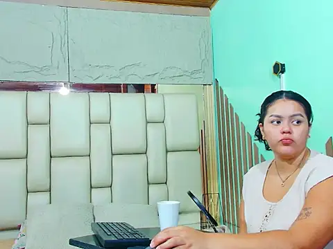 Snapshot of KatANDfer chatting on 4, 7, 2026 KatANDfer online show from 4, 7, 2026