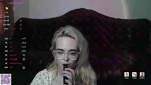 Snapshot of Oxcy_Secret chatting on 4, 7, 2026 Oxcy Secret online show from 4, 7, 2026
