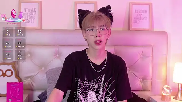 Snapshot of Kim_Adrien chatting on 27, 6, 2026 Kim Adrien online show from 27, 6, 2026