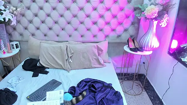 NaomiWhite  online show from 6, 7, 2026