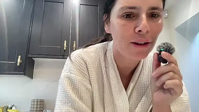 Snapshot of JadeLucy chatting on 7, 6, 2026 JadeLucy online show from 7, 6, 2026