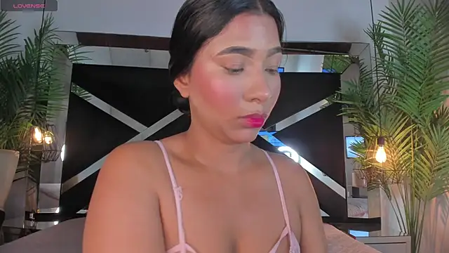 Snapshot of Little-Cherry- chatting on 10, 7, 2026 Little-Cherry- online show from 10, 7, 2026