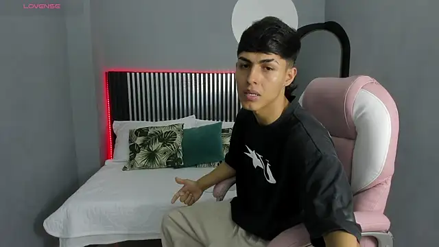Snapshot of Axel_Mendozaa chatting on 10, 6, 2026 Axel Mendozaa online show from 10, 6, 2026