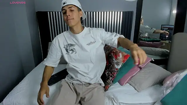 Snapshot of Axel_Mendozaa chatting on 3, 7, 2026 Axel Mendozaa online show from 3, 7, 2026