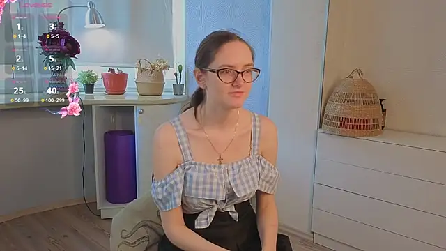 Snapshot of EstelaWeninger chatting on 21, 7, 2026 EstelaWeninger online show from 21, 7, 2026