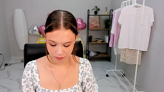 Tiffany Whitee  online show from 7, 6, 2026