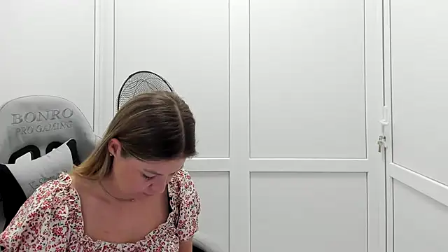 MiaSummerr  online show from 17, 7, 2026