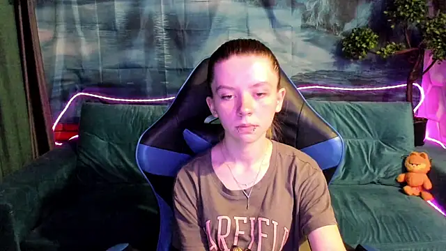 CarolInWonderland online show from 25, 6, 2026