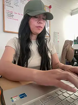vanellopeFoxx online show from 24, 7, 2026