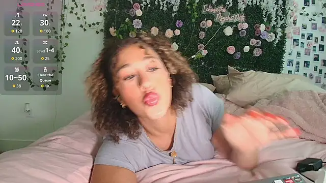 Snapshot of LyraCovee chatting on 25, 6, 2026 LyraCovee online show from 25, 6, 2026