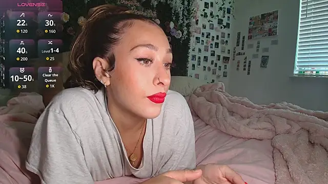 Snapshot of LyraCovee chatting on 27, 6, 2026 LyraCovee online show from 27, 6, 2026