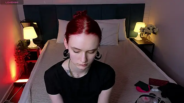 CrimsonMarquise online show from 9, 6, 2026