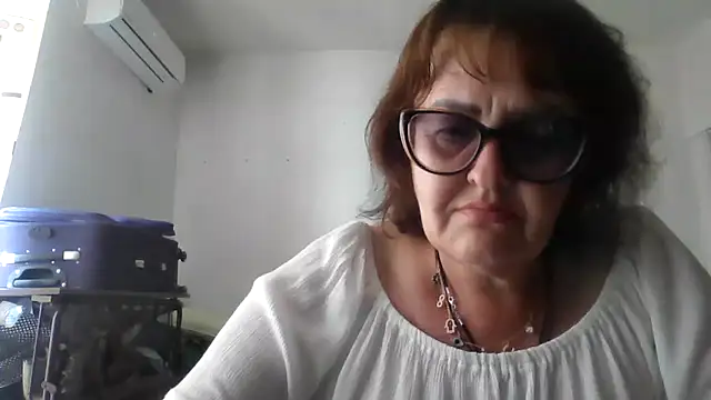 Snapshot of ErikaXShine chatting on 21, 6, 2026 ErikaXShine online show from 21, 6, 2026