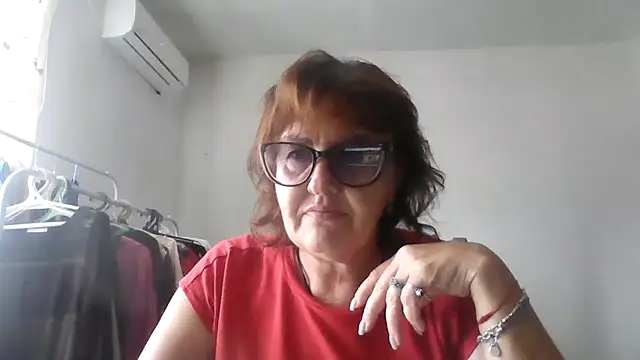 Snapshot of ErikaXShine chatting on 4, 8, 2026 ErikaXShine online show from 4, 8, 2026