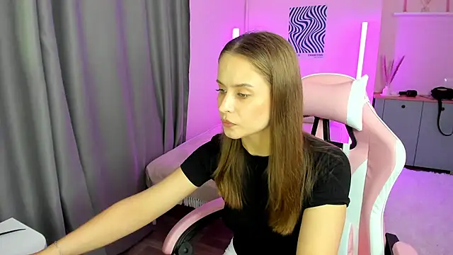 Snapshot of LeslieAarons chatting on 11, 6, 2026 LeslieAarons online show from 11, 6, 2026