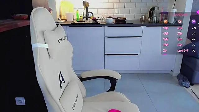 blonde kellyy online show from 1, 7, 2026