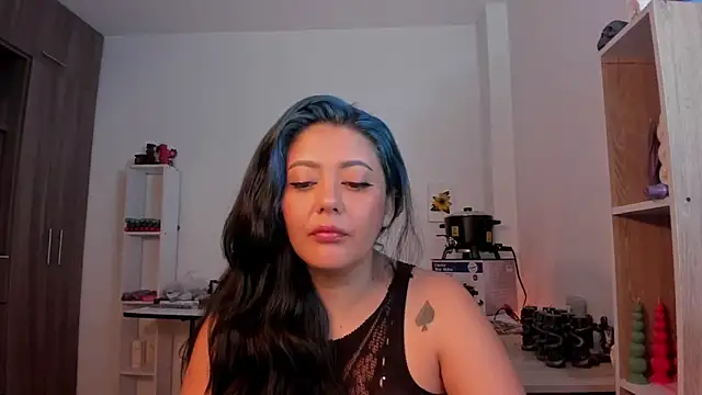 LauraToro  online show from 5, 4, 2026