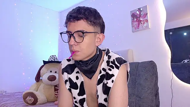 Eithan  wolf online show from 24, 7, 2026