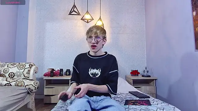 axell stone  online show from 11, 7, 2026