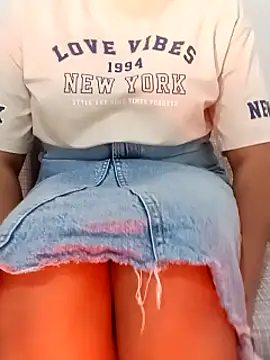 Snapshot of officequeen chatting on 16, 7, 2026 officequeen online show from 16, 7, 2026