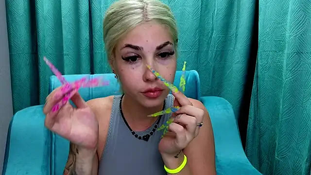 Sarahcamsx online show from 27, 6, 2026