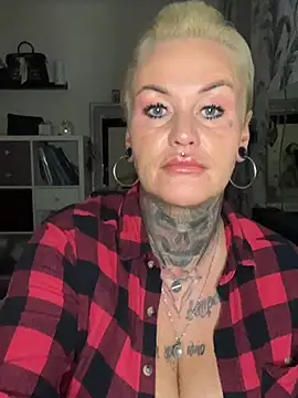 Snapshot of InkedMissLaBaehm chatting on 18, 7, 2026 InkedMissLaBaehm online show from 18, 7, 2026