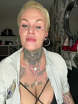 Snapshot of InkedMissLaBaehm chatting on 26, 7, 2026 InkedMissLaBaehm online show from 26, 7, 2026
