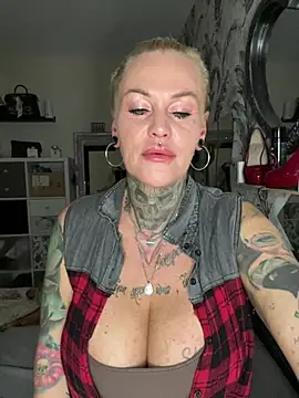 Snapshot of InkedMissLaBaehm chatting on 28, 7, 2026 InkedMissLaBaehm online show from 28, 7, 2026