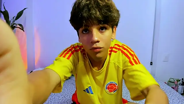 Samy Twink online show from 24, 6, 2026