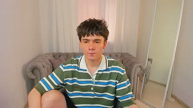 Snapshot of Ethan_Crowe chatting on 30, 7, 2026 Ethan Crowe online show from 30, 7, 2026