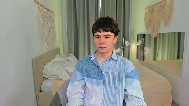 Snapshot of Ethan_Crowe chatting on 31, 7, 2026 Ethan Crowe online show from 31, 7, 2026