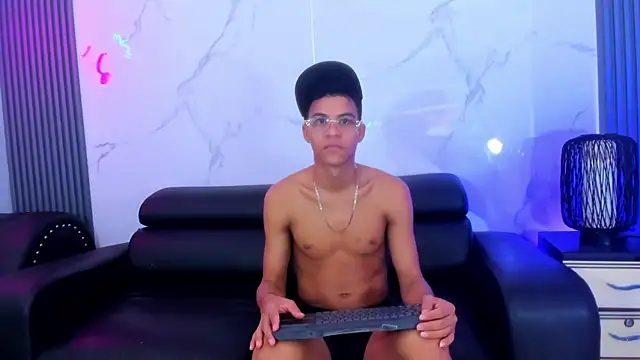 Kleyn black online show from 18, 7, 2026