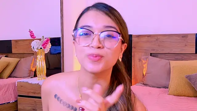 CassieMills online show from 28, 7, 2026
