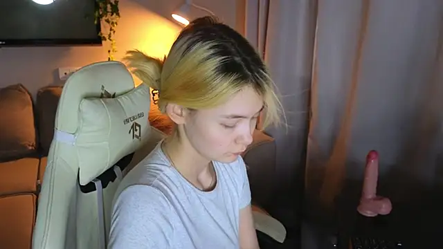 Emily Miu online show from 21, 7, 2026