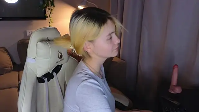 Emily Miu online show from 4, 8, 2026