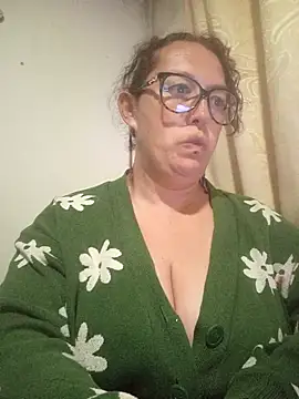 Snapshot of _Saraqueen-- chatting on 2, 8, 2026 Saraqueen-- online show from 2, 8, 2026