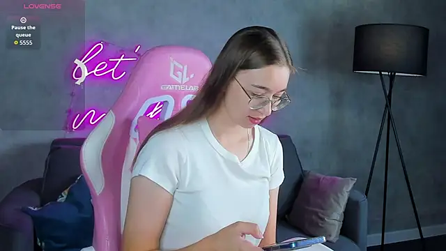 Lucy Green online show from 15, 7, 2026