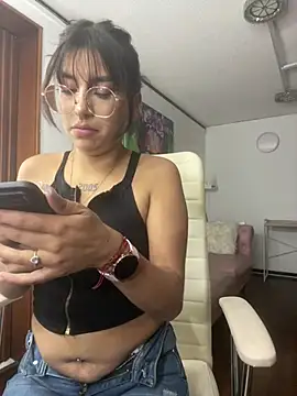 GabyLopez Pink online show from 19, 6, 2026