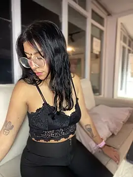 GabyLopez Pink online show from 25, 6, 2026
