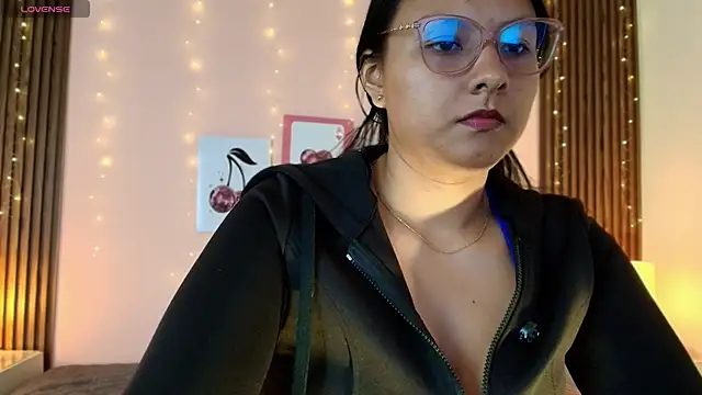 Snapshot of katty_collet chatting on 18, 6, 2026 katty collet online show from 18, 6, 2026