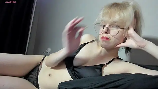 Snapshot of _Rene_Yolker_ chatting on 5, 7, 2026 Rene Yolker online show from 5, 7, 2026