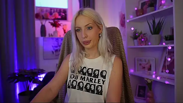 Lucy Cutie  online show from 22, 7, 2026