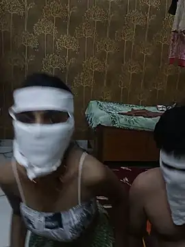 Snapshot of desi_housewife99 chatting on 27, 7, 2026 desi housewife99 online show from 27, 7, 2026