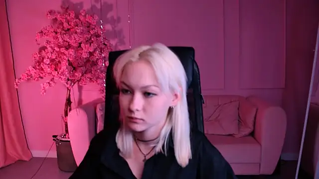 OliviaVale online show from 19, 6, 2026