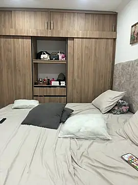 Valen Milf4u online show from 30, 7, 2026