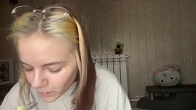 KimWarner online show from 22, 6, 2026