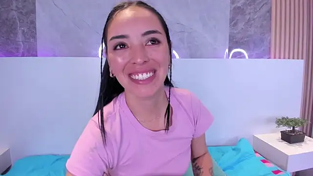 Snapshot of Violeta_Harlow chatting on 13, 7, 2026 Violeta Harlow online show from 13, 7, 2026