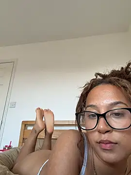 prettypeachyxx online show from 19, 6, 2026