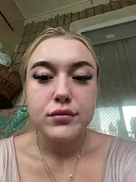 Snapshot of lyalyalii chatting on 5, 7, 2026 lyalyalii online show from 5, 7, 2026